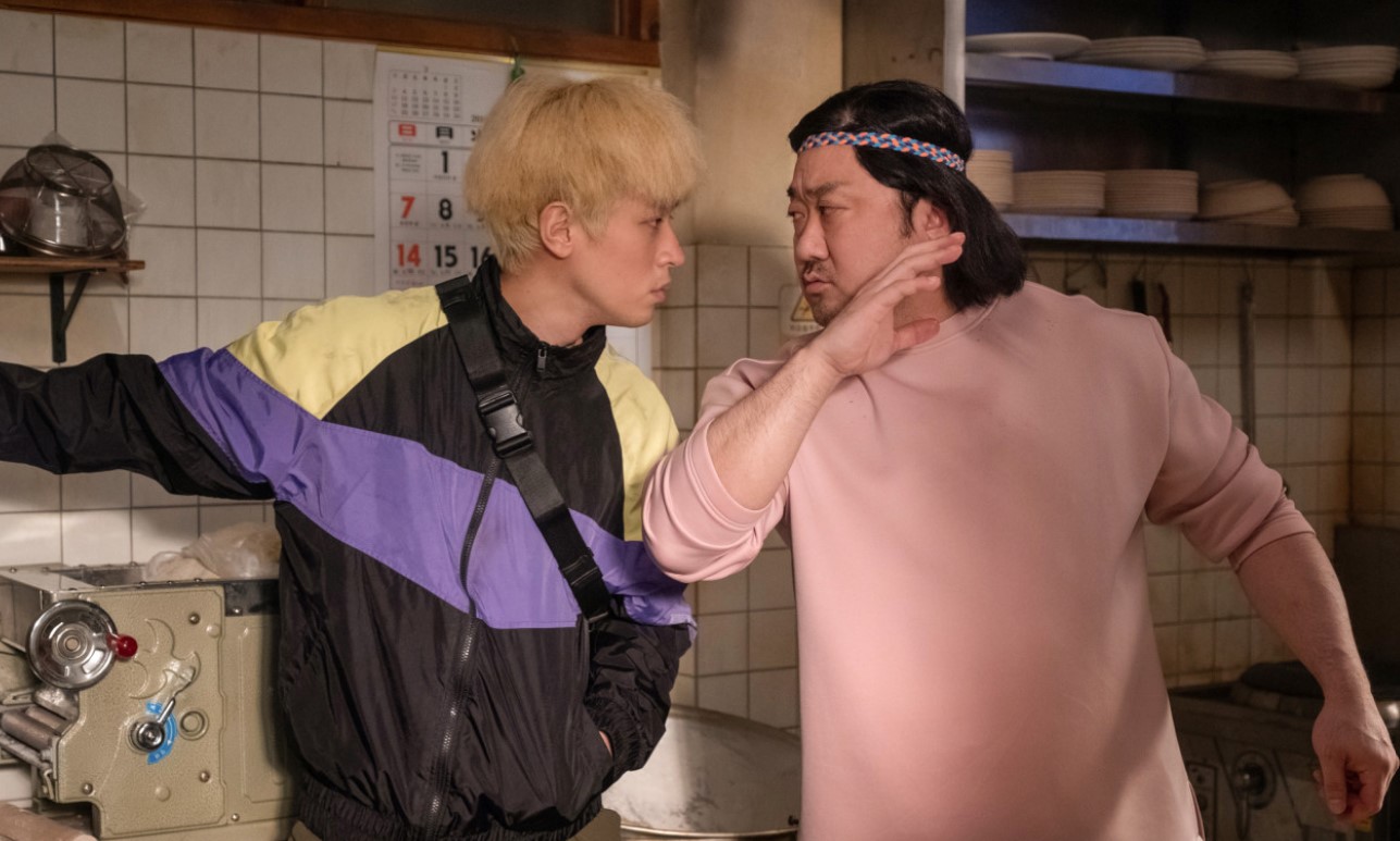 영화 시동 마동석 박정민 단발머리 거석이형 택일