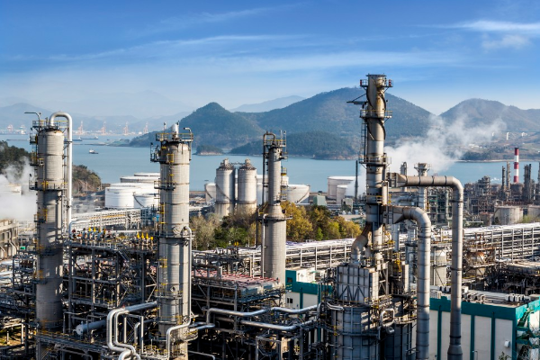 알트태그-공장에서 발생하는 연기와 매연은 미세먼지의 주 요인이 됩니다.