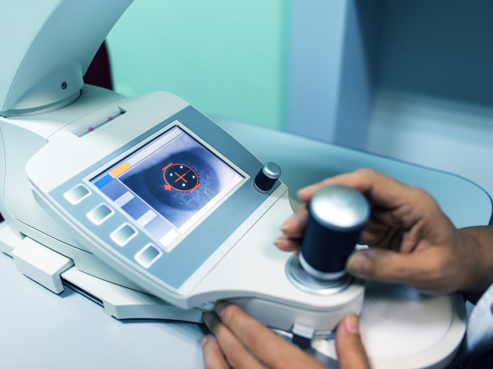 각막 두께 검사: 안압 측정의 정확성을 높이는 중요한 과정