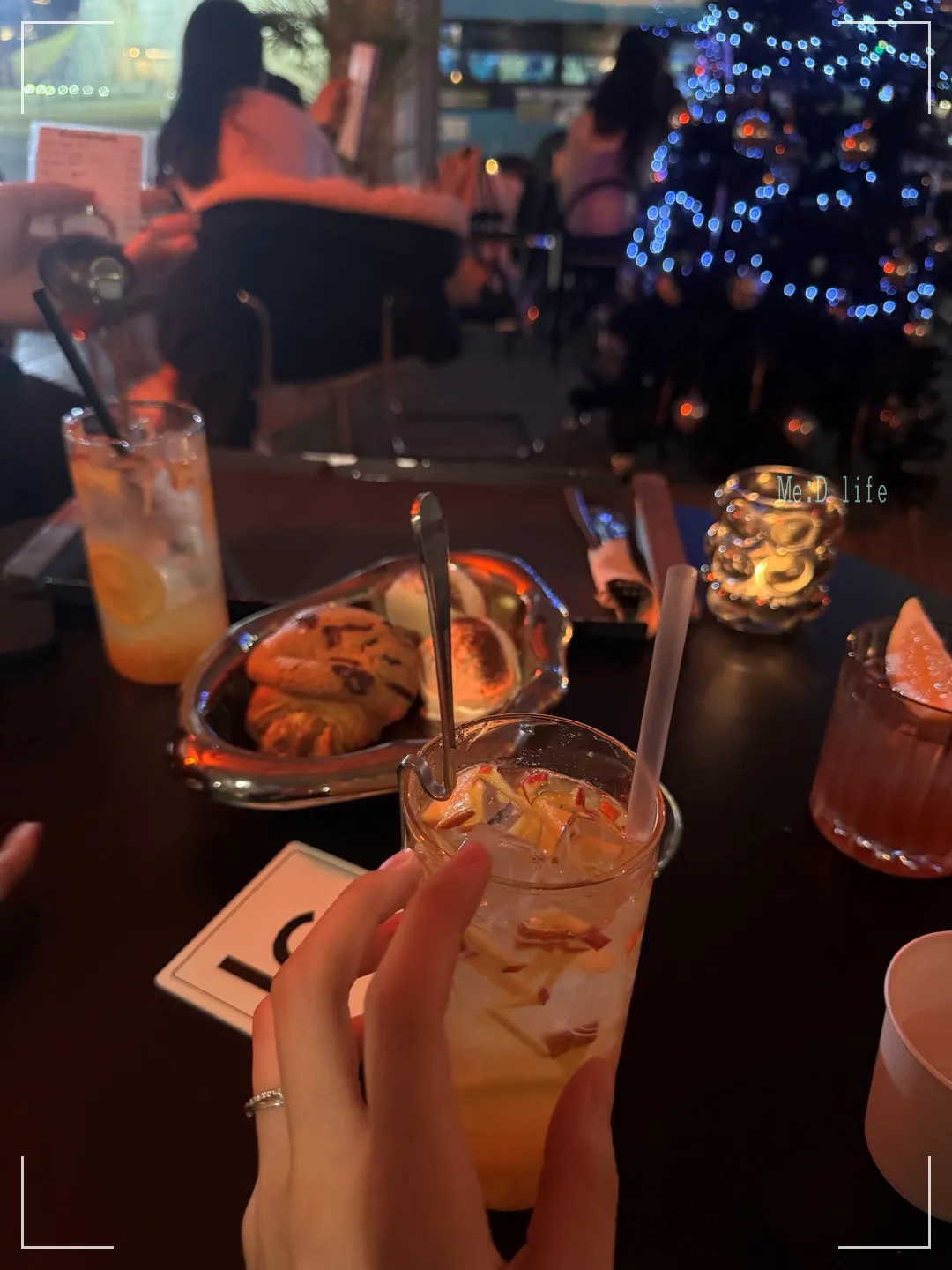 라프터커피바-장안문-수원-행궁동-카페-트리-크리스마스-크로와상-아이스크림