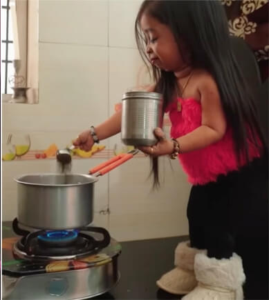 세계-최단신-여자