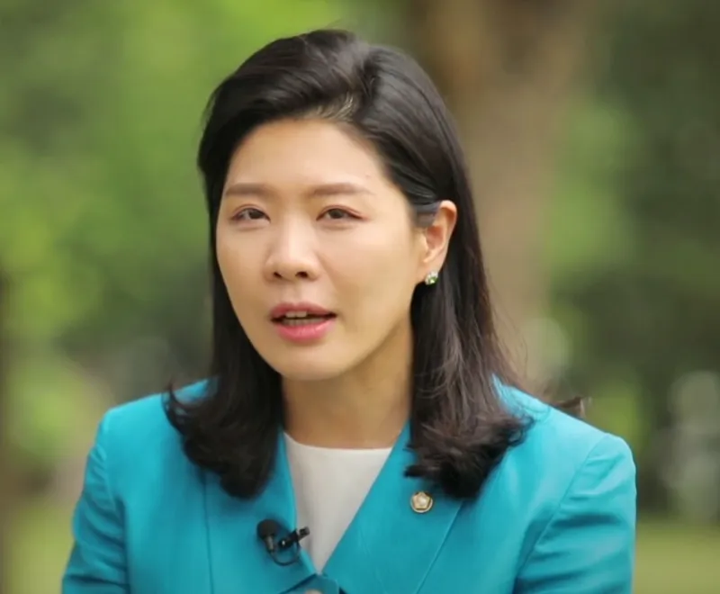 국회의원 인터뷰 사진56.webp