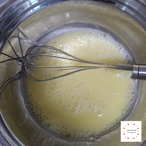 계란빵-물110ml와 계란1개 섞기