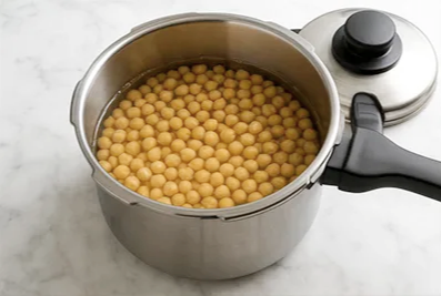 압력솥에 병아리콩 넣기