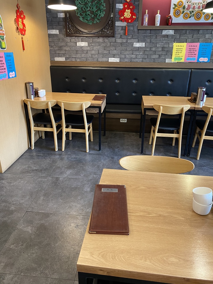 식당-내부-인테리어