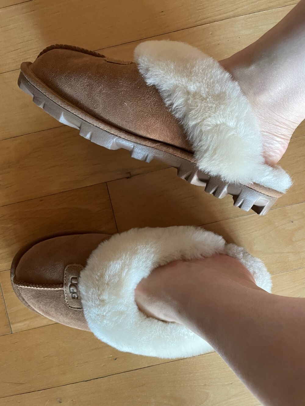 어그-코게트-240-맨발-착화-모습