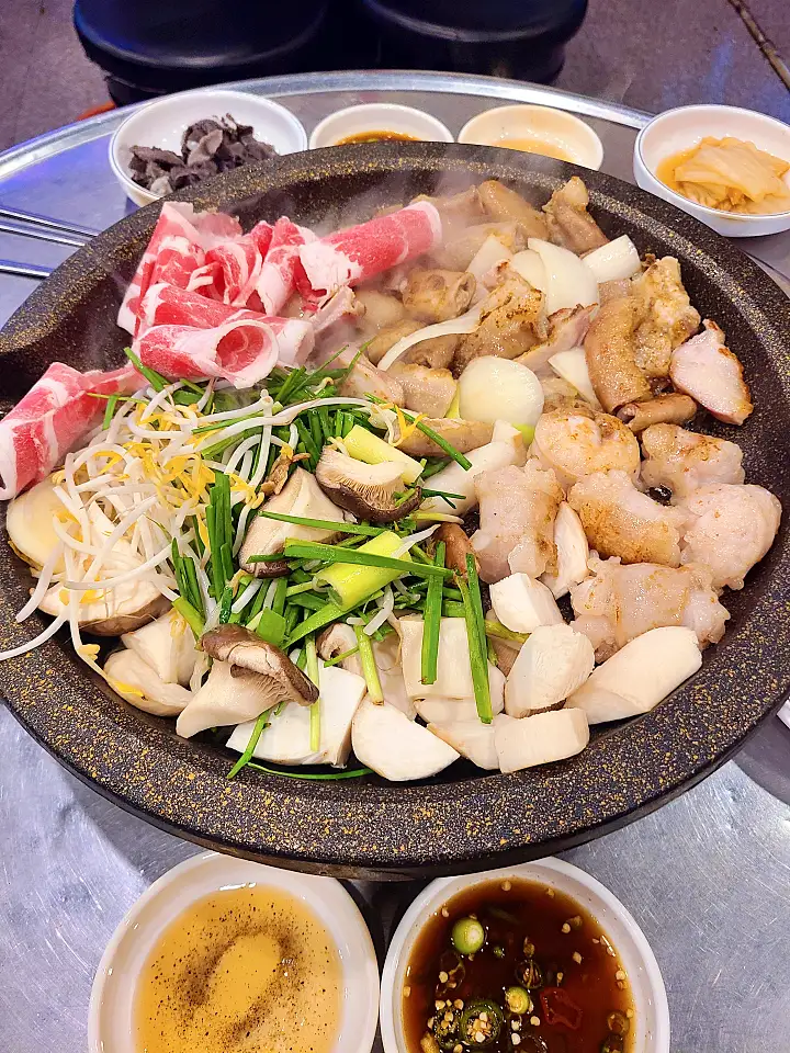 사당역 방배동 식당 곱창전골 더덕곱창구이 고소함의 극치 맛집 추천