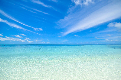 하늘이 맑은 바닷가