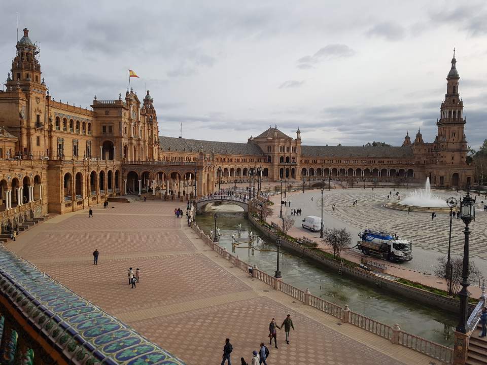 이미지-alt-태그-스페인 광장