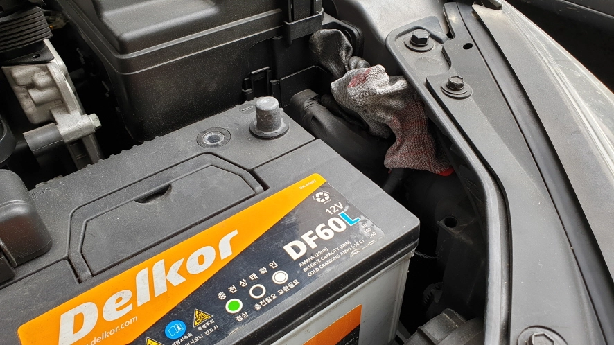 배터리 마이너스 단자 분리 모습