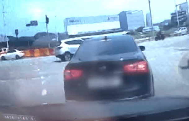 음주 운전 차량의 블랙박스 영상의 일부 캡쳐 사진