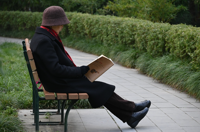 대한민국 100세 시대, 고령화가 경제에 미치는 영향과 해결책