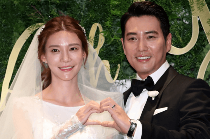 주상욱-차예련-부부-결혼식-당시-하트-포즈