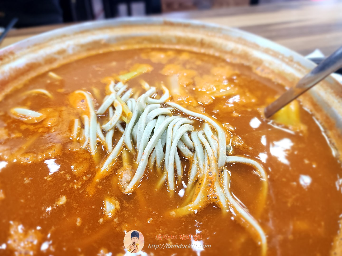 얼큰해물칼국수