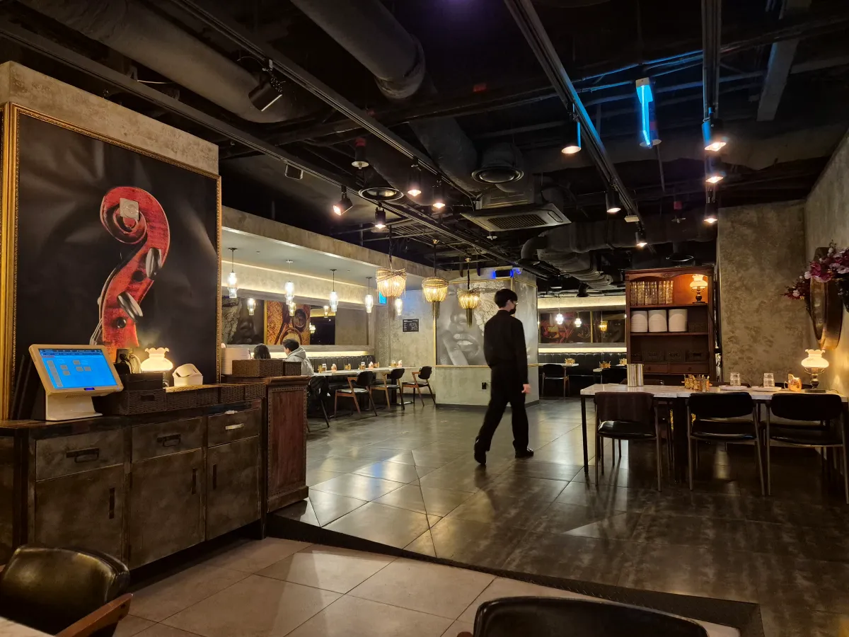 롯데백화점-강남점-아그라-매장분위기