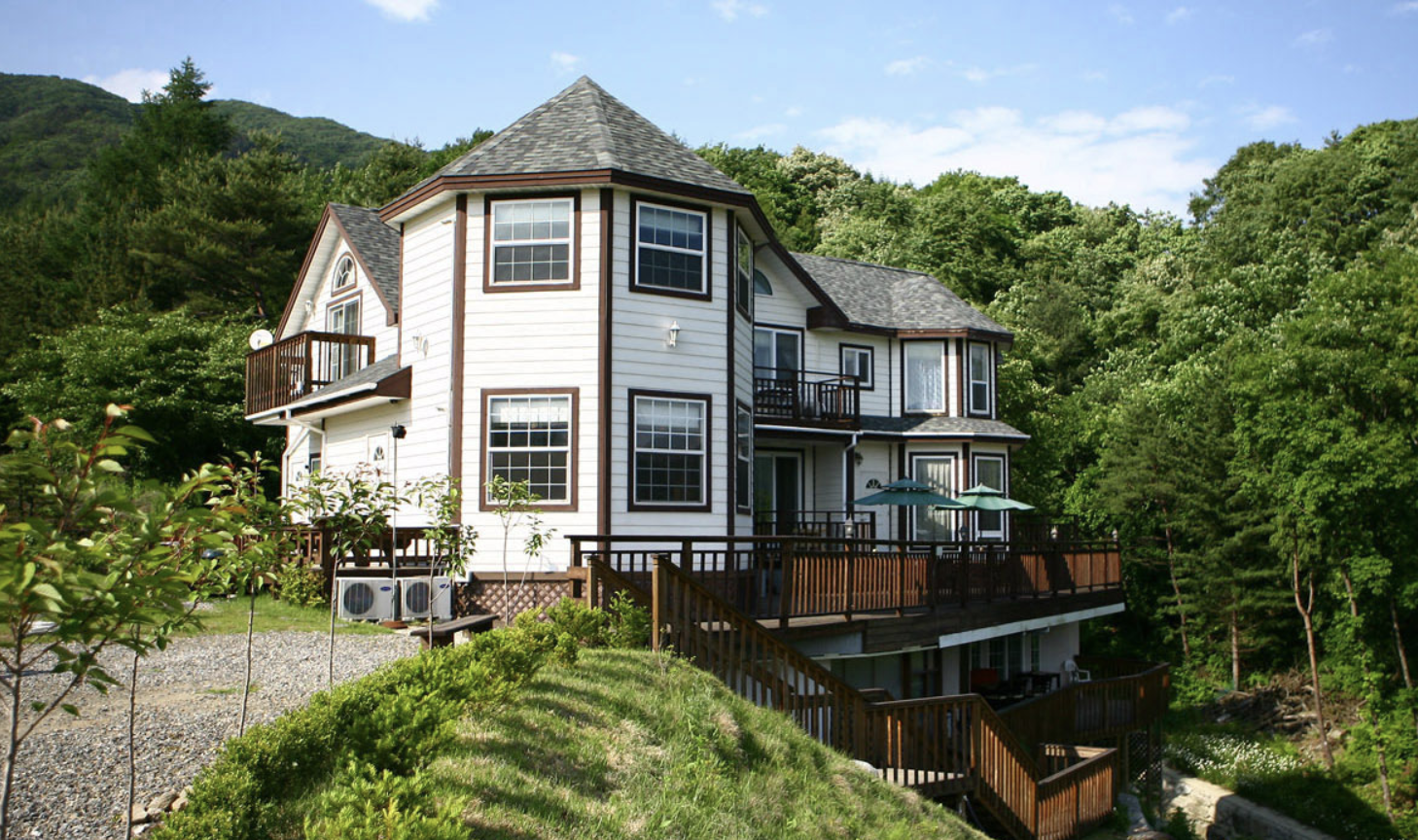 여름엔 계곡 물소리 들으며 힐링! 가성비 좋은 계곡 숙소 5곳 총정리