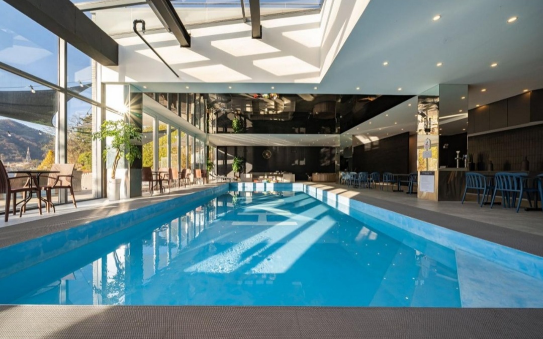 호텔하우스 실내 수영장