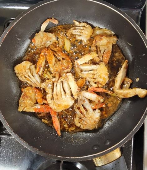 꽃게 튀김 졸이기