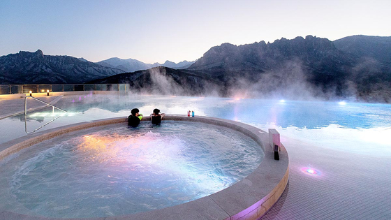 국내에서 즐기는 최고의 온천 여행지 추천 관련 사진
으로 설악 워터피아의 노천탕 사진