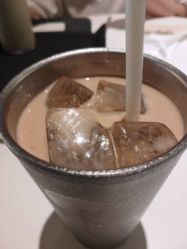 아웃팅스 아이스라떼