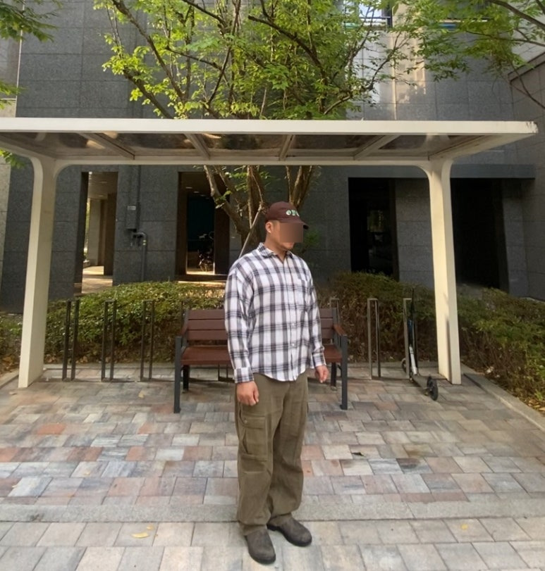 데일리룩('26. 10. 18.)오와이 데빌 로고 레터링 볼캡, 블랙모먼트 고밀도 시티보이 레귤러 오버핏 체크 셔츠, 프리즘웍스 카고 팬츠, 블런드스톤 585 러스틱브라운 첼시부츠