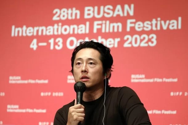 스티븐연 골든글로브 남우주연상