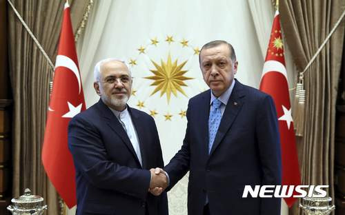 이란 외무 예방 결과 분석: 오만 술탄과 호르무즈 해협 안전 및 종전 협상 전격 논의