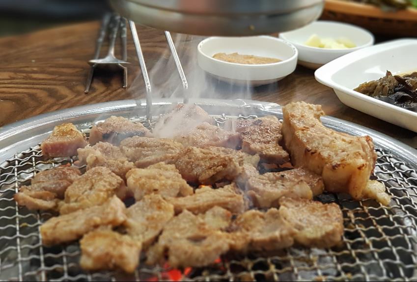 생방송투데이 고기정식 8000원 첫번째 갈비볶음