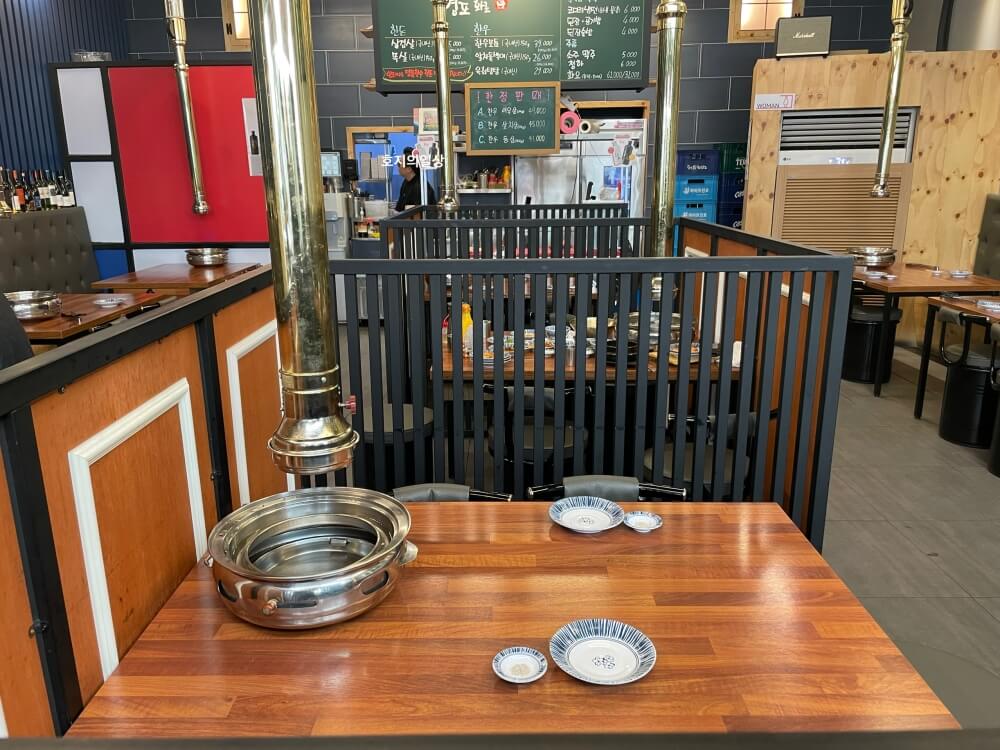 수원 숙성 고기 맛집 영포화로 영통점 - 4인 좌석 모습