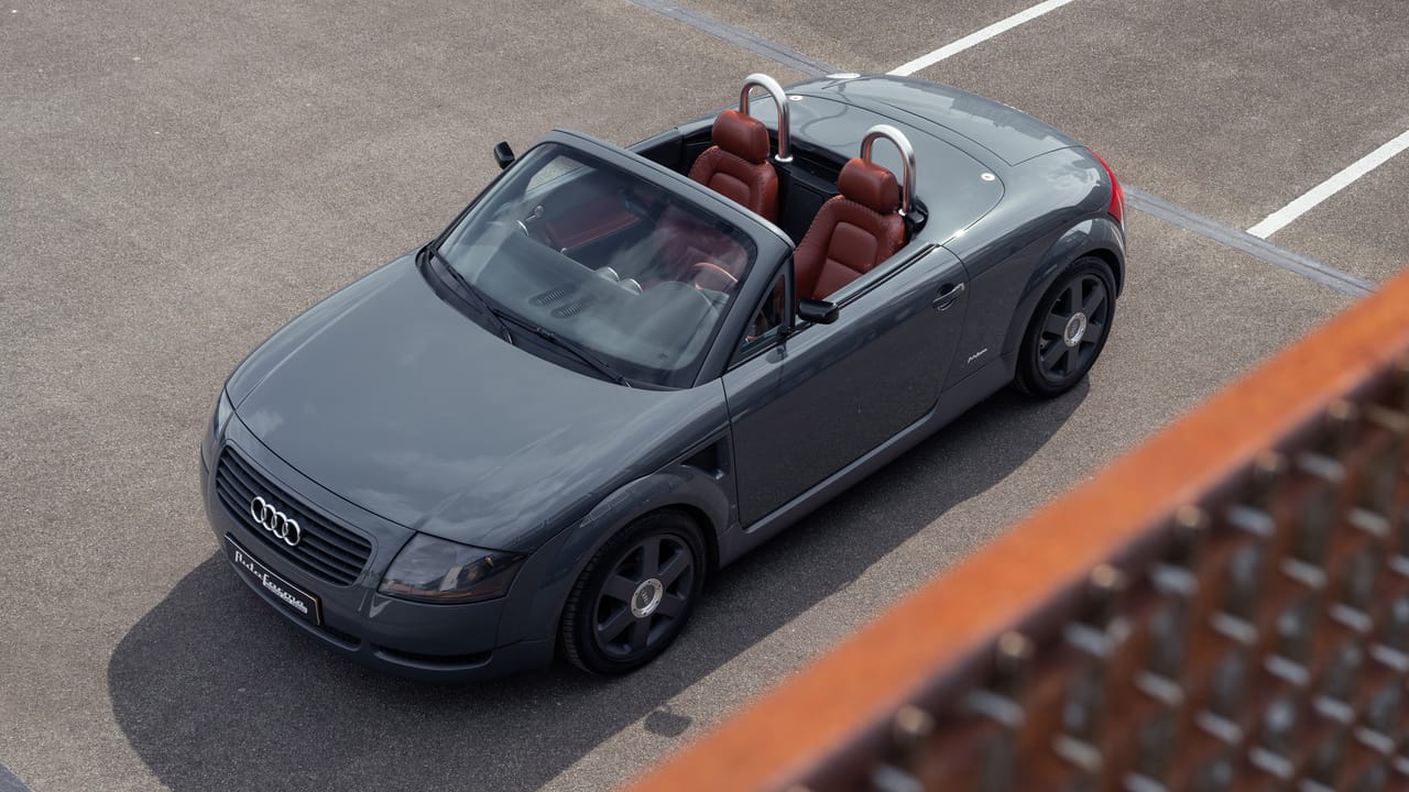 Audi TTS Restomod의 매끄러운 측면 라인