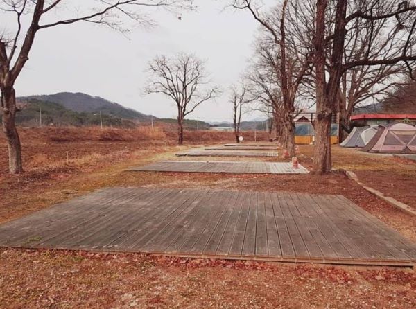 리앤파크캠핑장_나무데크