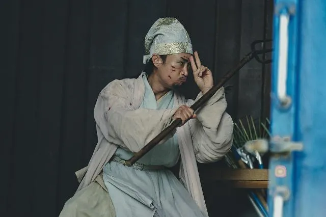 청운 역(조우진)