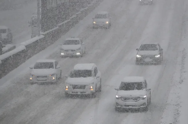 눈길 차량 운행 사진