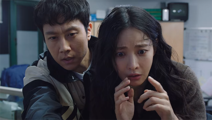 이-구역의-미친X-스틸컷11