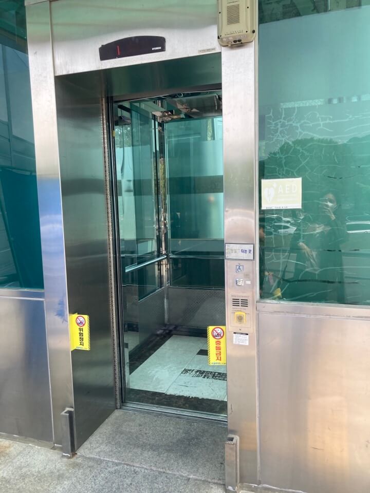 지하철 이용하시는 분은 대공원역 엘리베이터가 있어서 무거운 짐이나 유모차가 있어도 이용하기 편리합니다.