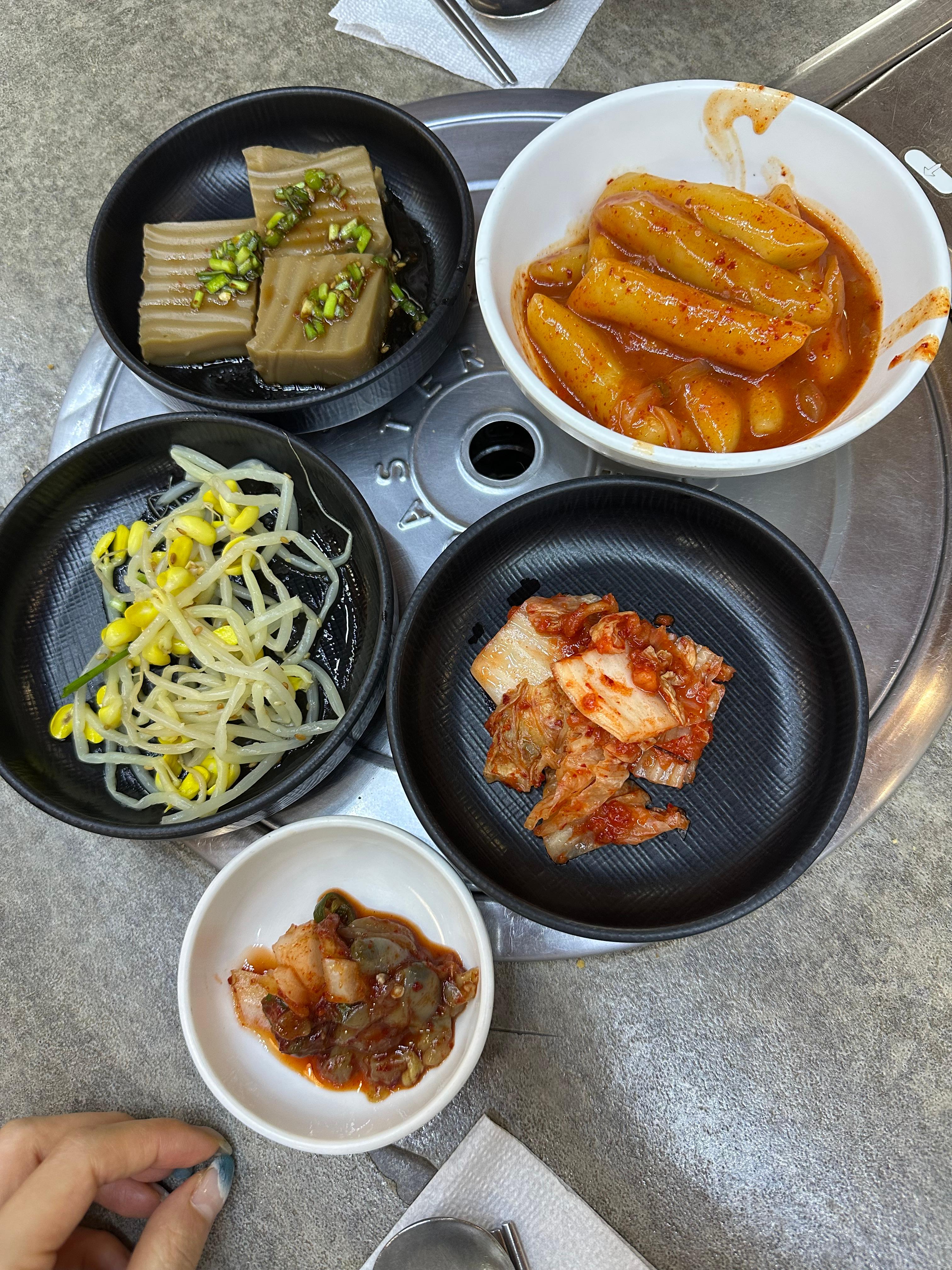 뚝닭 or 뚝불 뭐먹지?(서울 용산 삼각지 맛집 솔뫼, 점심 한식 밥집 맛집, 뚝배기 닭볶음탕, 뚝배기 불고기, 반찬 푸짐, 떡볶이 반찬, 도시락밥, 계란후라이 서비스, 저녁엔 전집, 완전 추천, 닭도리탕)