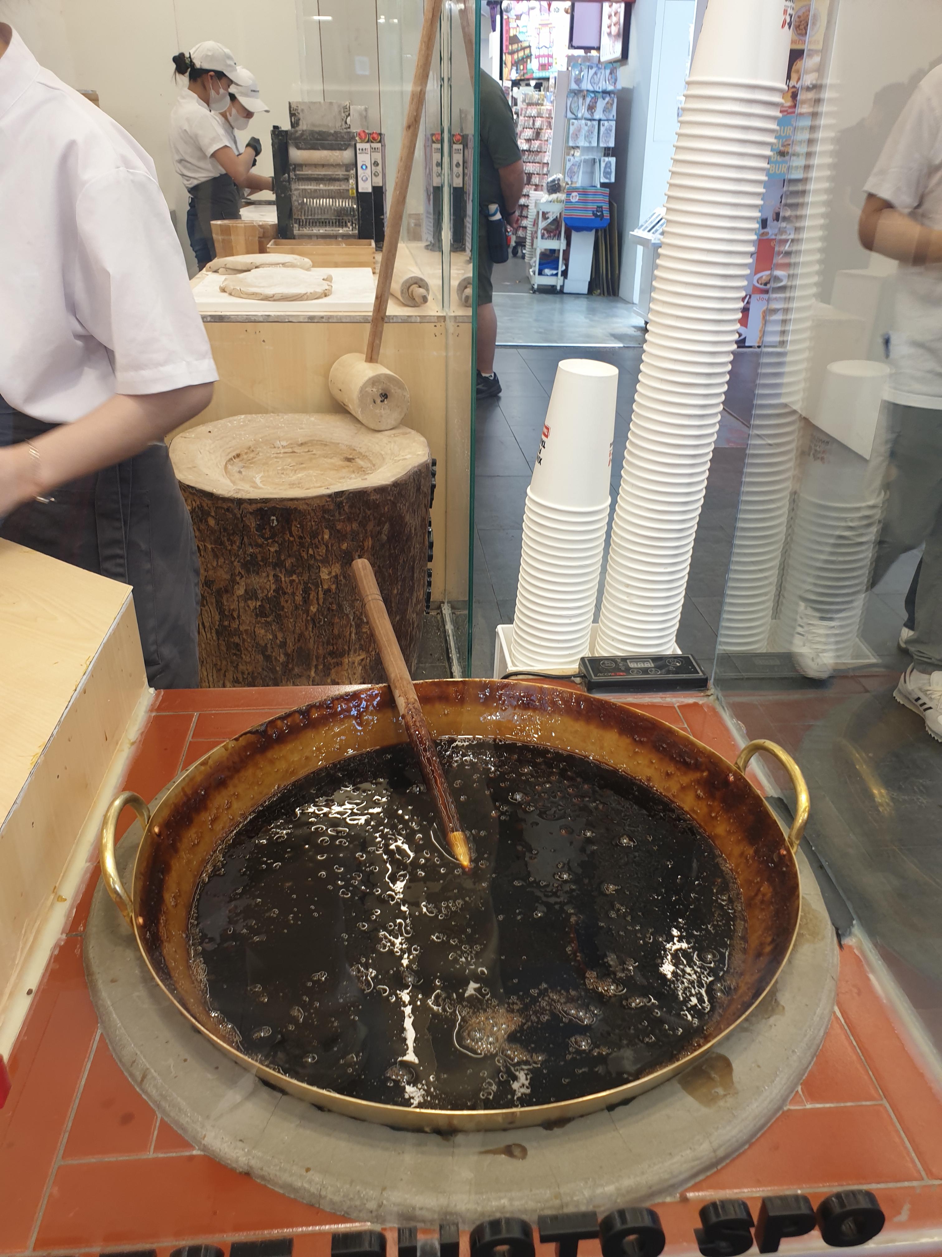 흑당 버블티 만드는 모습