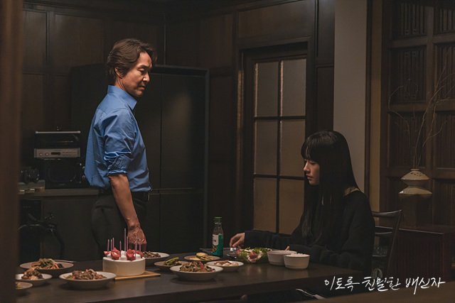 이토록 친밀한 배신자 몇부작 원작 줄거리 출연진 등장인물 인물관계도 시청률