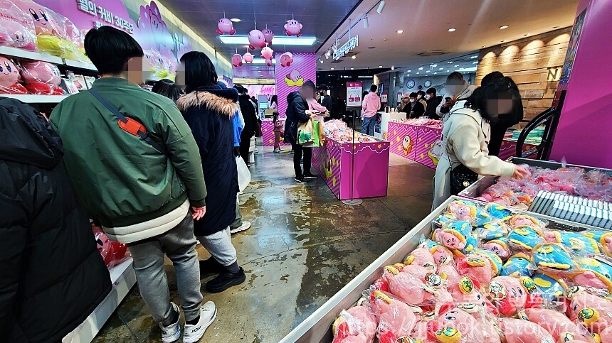 별의-커비-30주년-팝업-스토어-내부