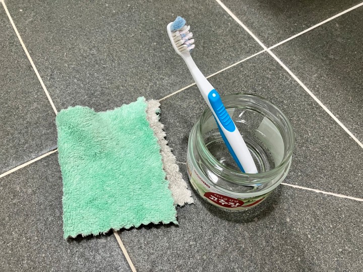 다쓴 칫솔 사용법