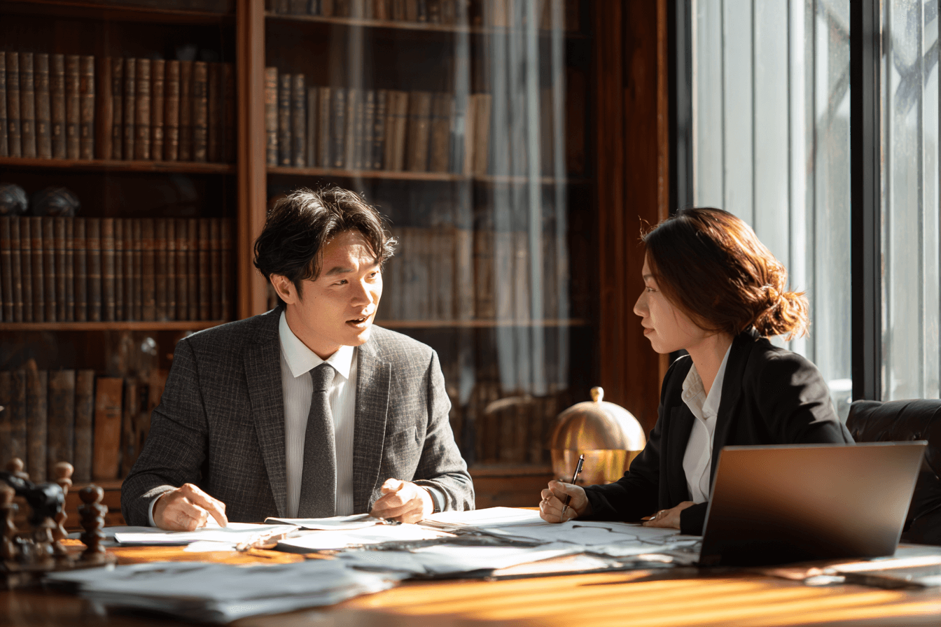 변호사와-상담하는-이미지