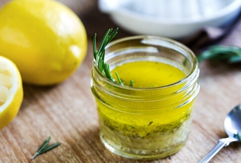 올리브오일과 레몬 혼합 이미지