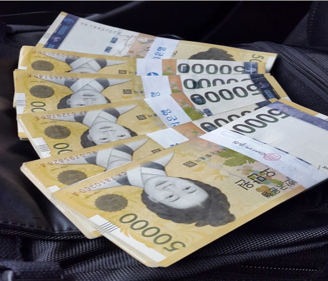 5만원 지폐 다발 사진