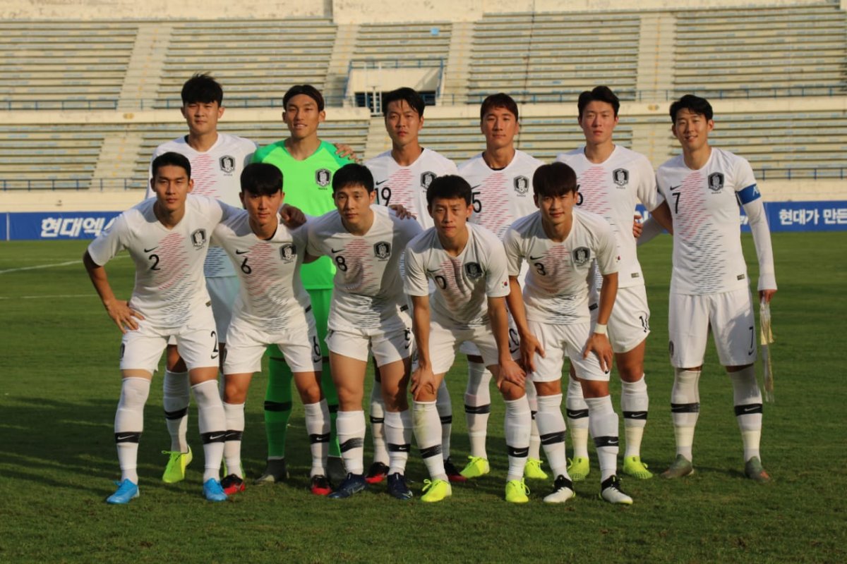 한국 축구 국가대표팀 선수들의 경기 전 단체 사진
