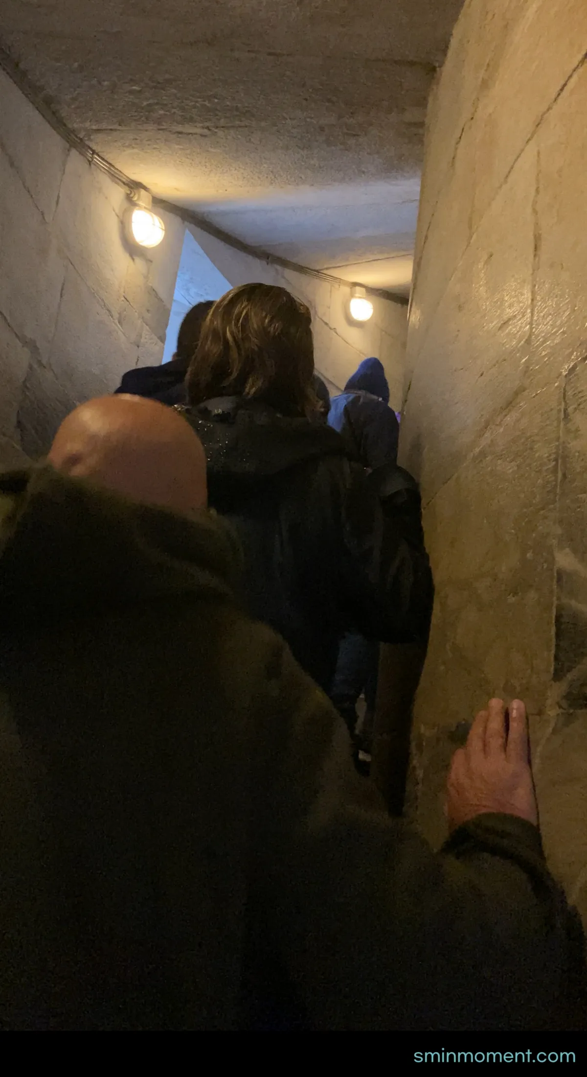 피사-피사의사탑-내부-계단-사람