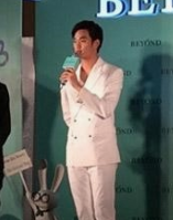 배우 김수현 태국팬미팅 배드민턴 논란