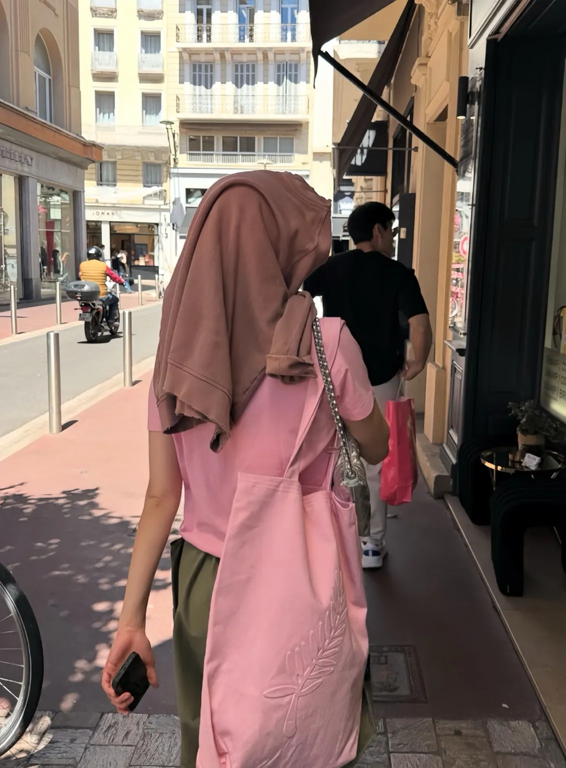 김고은&#44; 김고은 왓츠인마이백&#44; 왓츠 인 마이 백&#44; 김고은 가방&#44; 샤넬 22백&#44; 샤넬 앰버서더&#44; 김고은 패션&#44; 김고은 스타일&#44; 내추럴 시크&#44; 셀럽 스타일&#44; 여자 연예인 가방