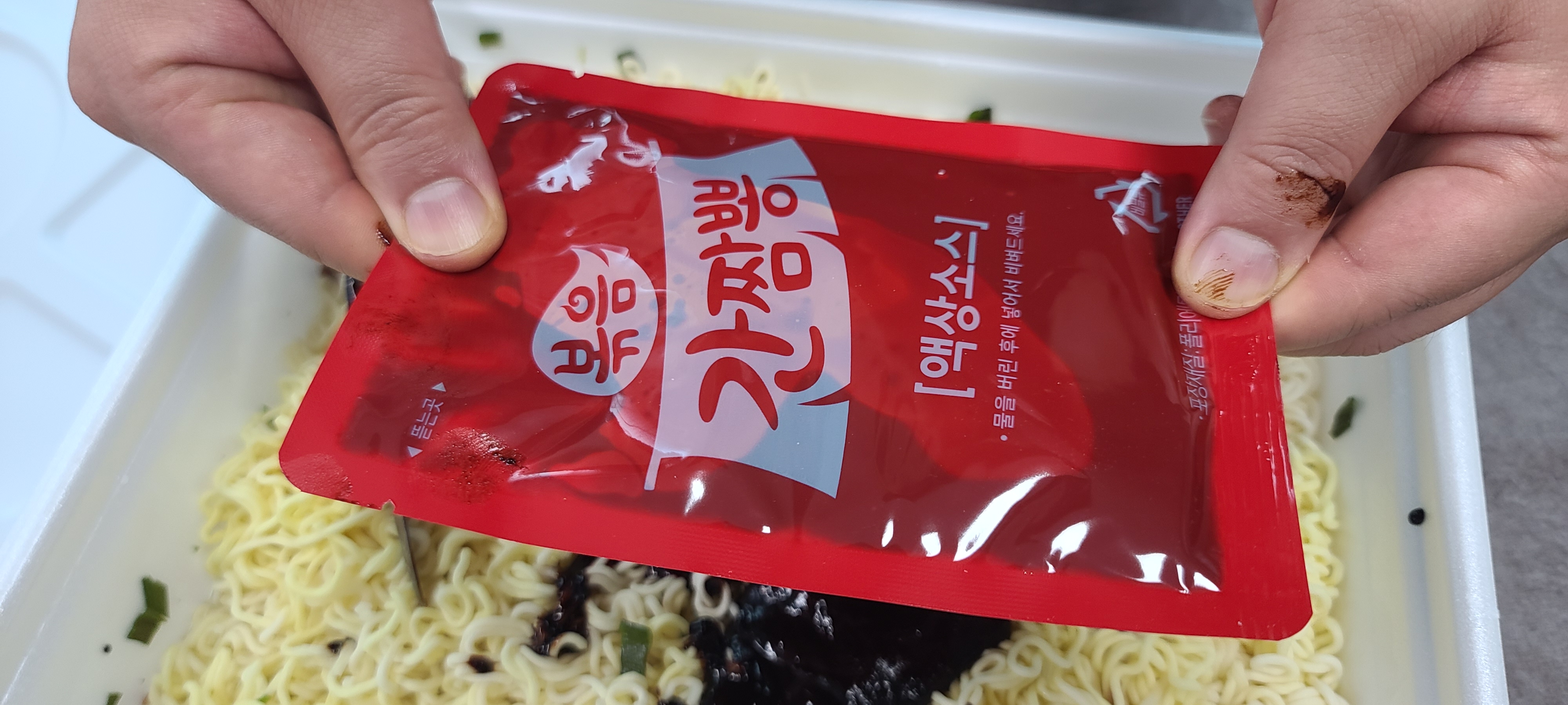 공간춘 쟁반짬짜면 공화춘짜장 간짬뽕 조리방법 내용물 구성품 조리시작 대왕라면 볶음간짬뽕소스