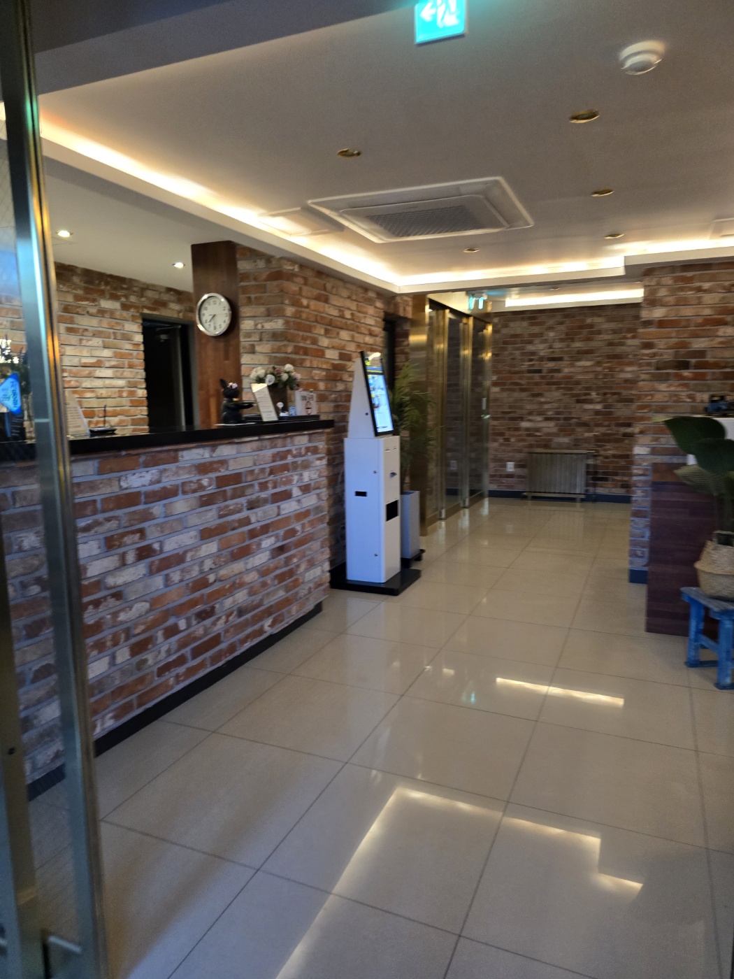 AGIO 호텔 카운터 내부 이미지