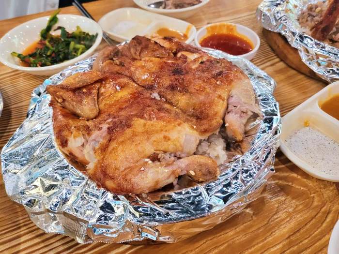 백반기행 안재모 편 장작구이 통닭 참나무 찹쌀 누룽지 열무김치 어묵탕 잔치국수 막국수 고양 서오릉 맛집 소개